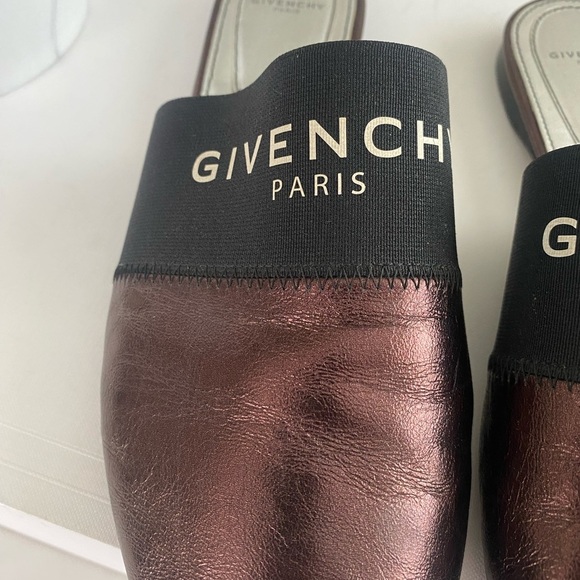 Authentic Givenchy Paris Burgundy Leather Slide Mules
Size: EU 39 / US 9 - Picture 8 of 11